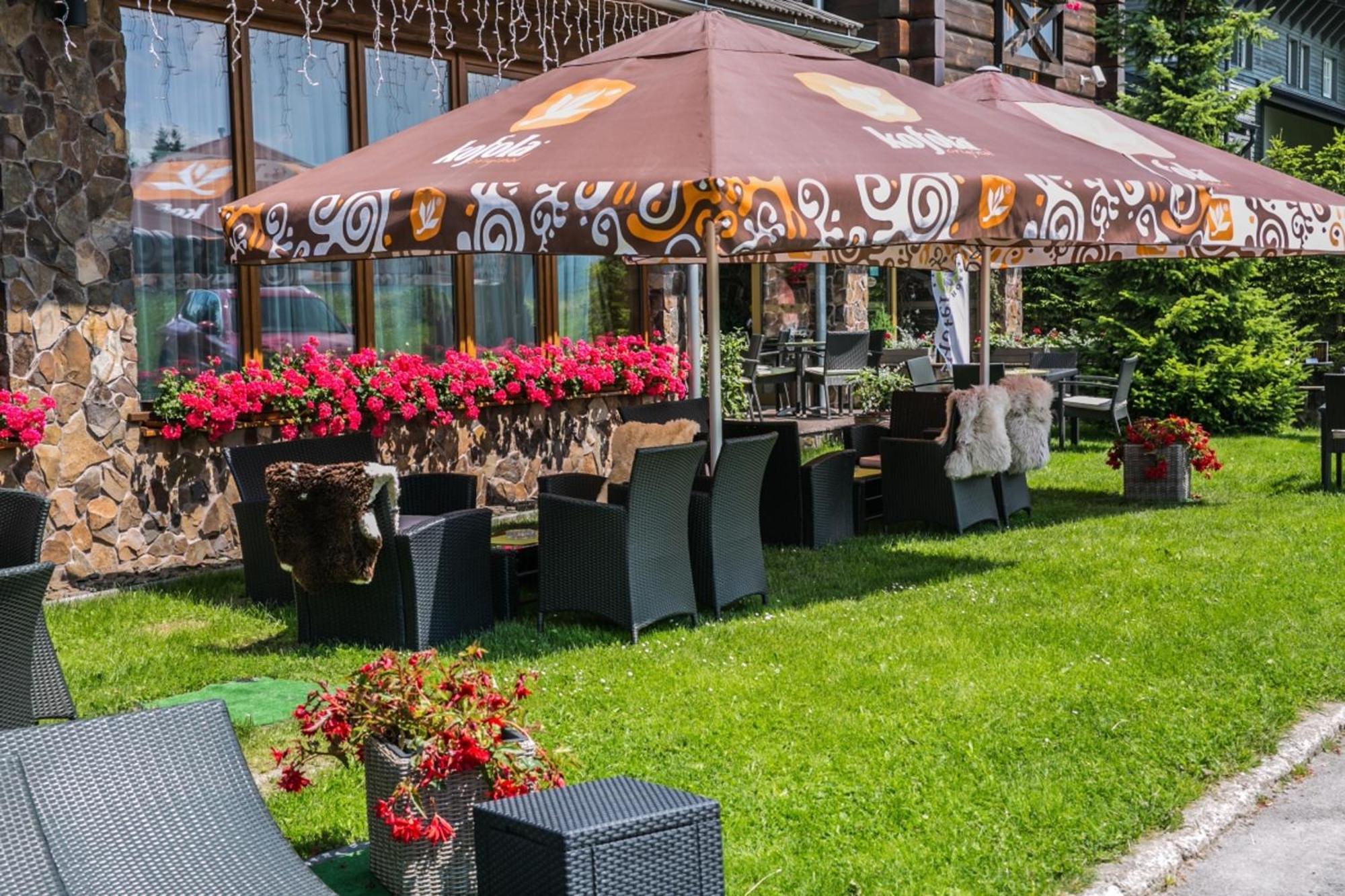 Horsky Hotel Encian Доновали Екстериор снимка