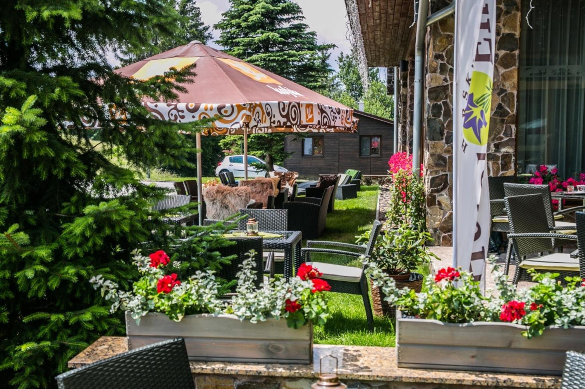 Horsky Hotel Encian Доновали Екстериор снимка